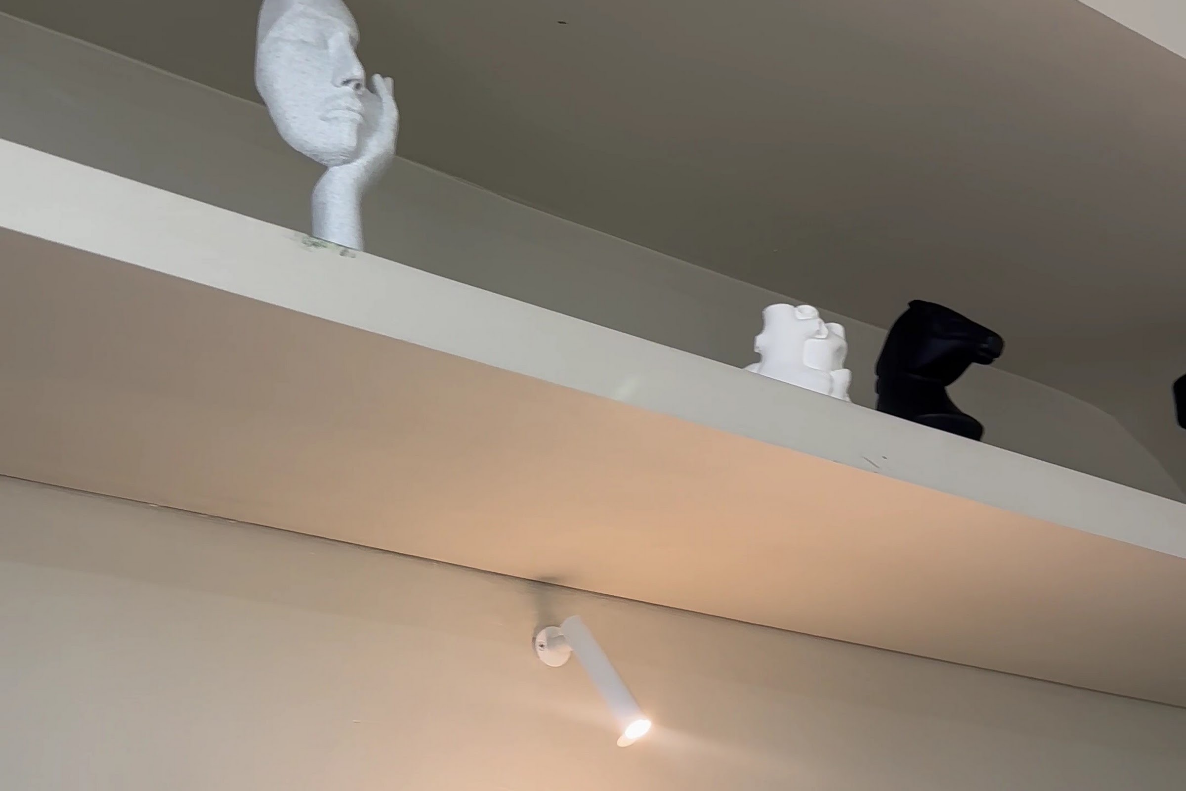 Consultório da C. Clinique, em Ipanema, com equipamentos e iluminação suave
